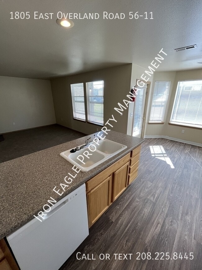 Building Photo - 1805 E Overland Rd