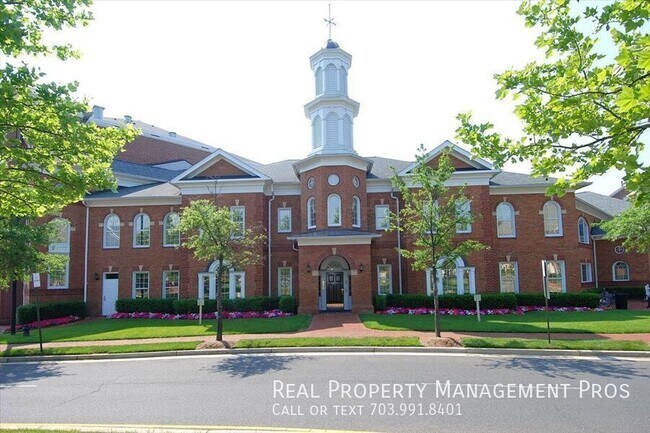 Building Photo - 171 Somervelle St