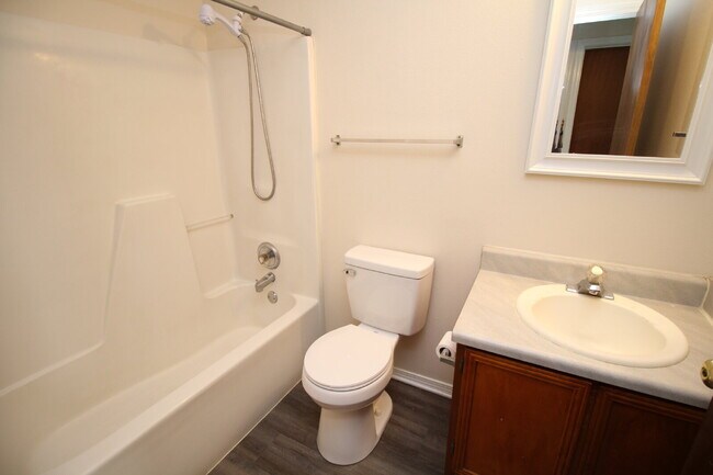 Building Photo - 3 Bedroom Home Near Blue Angel Pkwy – Spac...