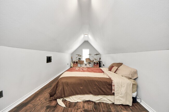 Building Photo - 1603 Dove Run
