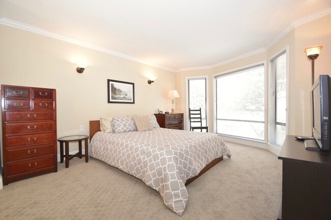 Building Photo - Peaceful and Serene 2 bedroom 2 bath