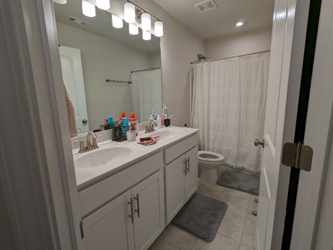 Building Photo - 561 Becks Pl