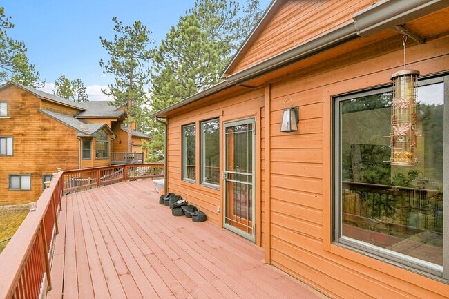 Building Photo - 28384 Kinnikinick Rd