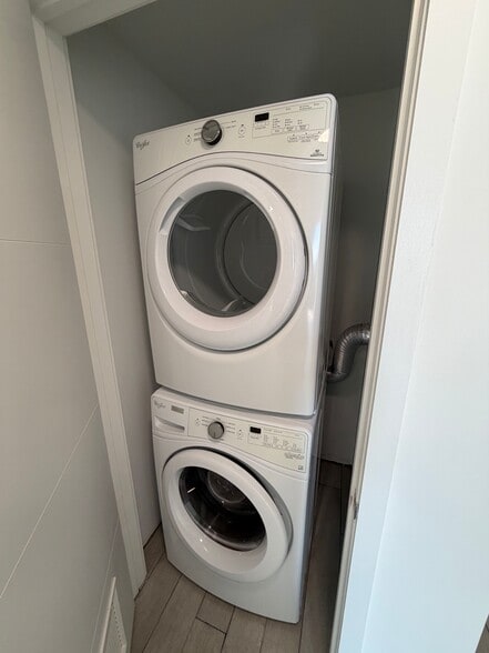 Building Photo - 237 NE 33rd St