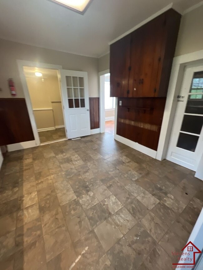 Building Photo - 236 S Young St