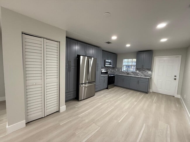 Building Photo - 1215 NW 2nd St