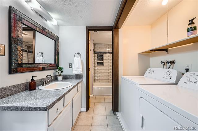 Building Photo - 2525 S Dayton Way