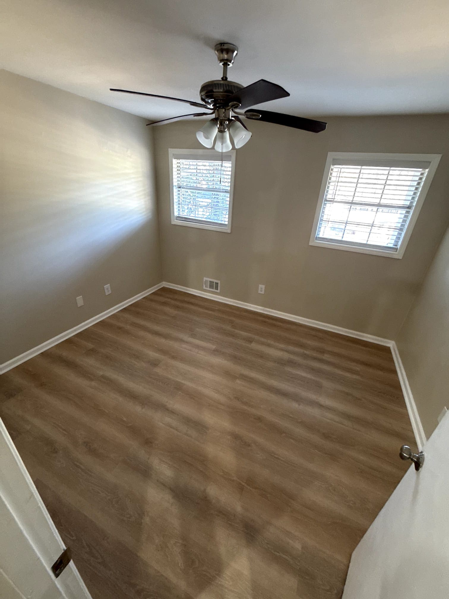 Building Photo - Room in House on Granada Pl