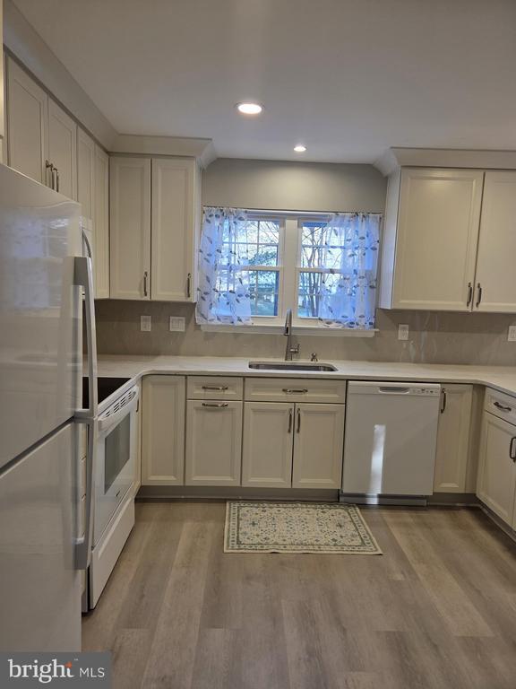 Building Photo - 17535 Longview Ln