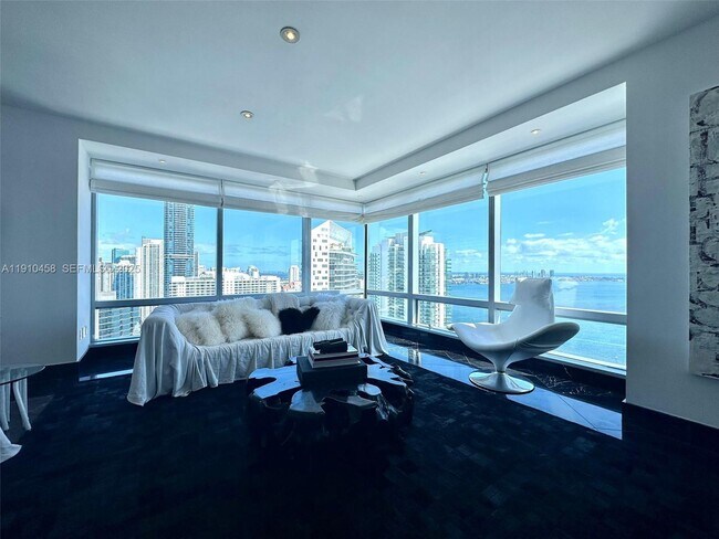 Building Photo - 1425 Brickell Ave