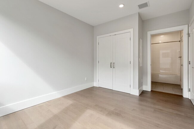 Building Photo - Jamaica Plain spacious studio w/ central a...