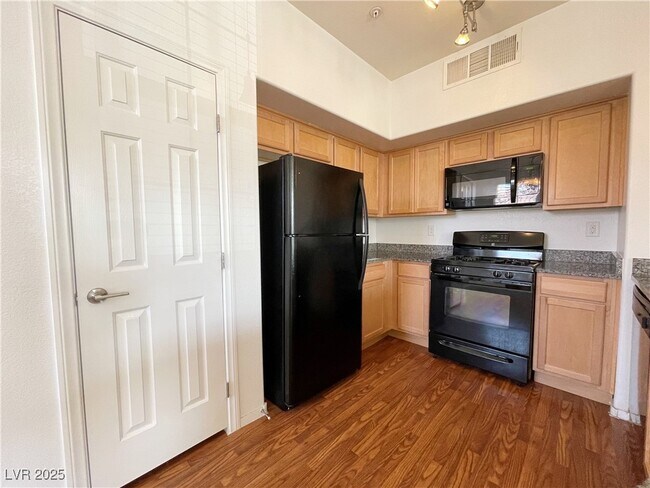 Building Photo - 50 Aura de Blanco St