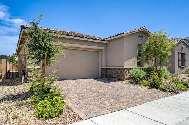 Building Photo - COMFY and NEW 3 Bedroom Home in Skye Canyon!