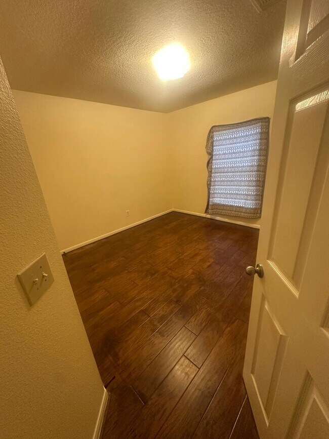 Building Photo - 20519 Apache Lake Dr