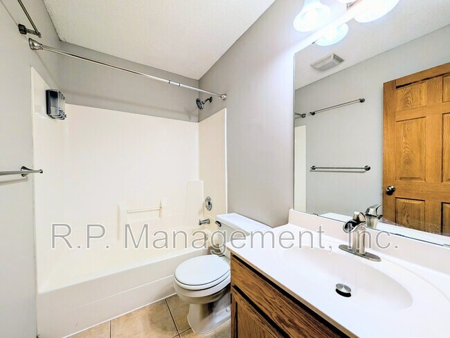 Building Photo - 14254 Estates Ave