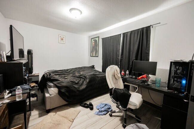 Building Photo - No HOA- Single story pool home