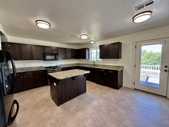 Building Photo - 722 S Willow Park Dr