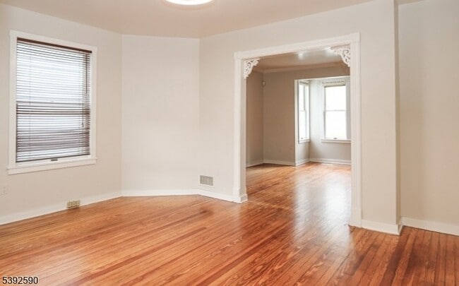 Building Photo - 24 Montague Pl