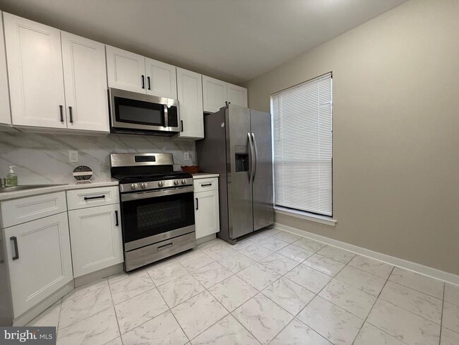 Building Photo - 6 Wosniak Ct