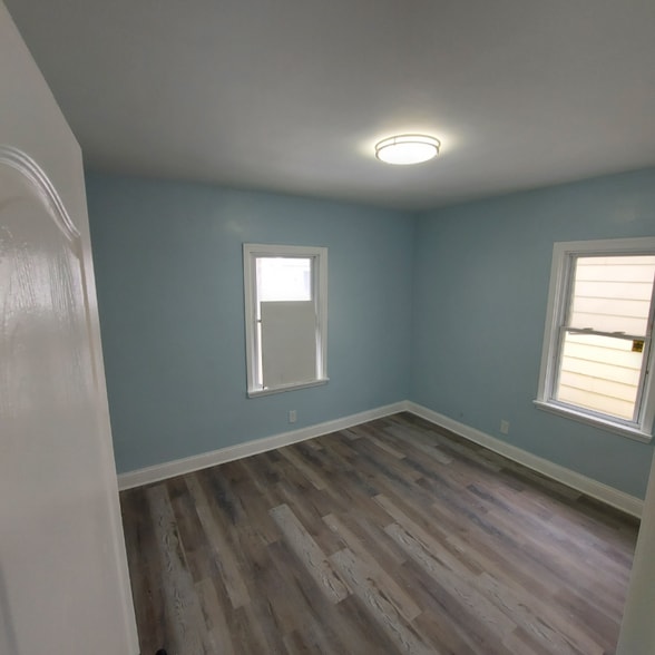 Building Photo - 16 E Charlotte Ave