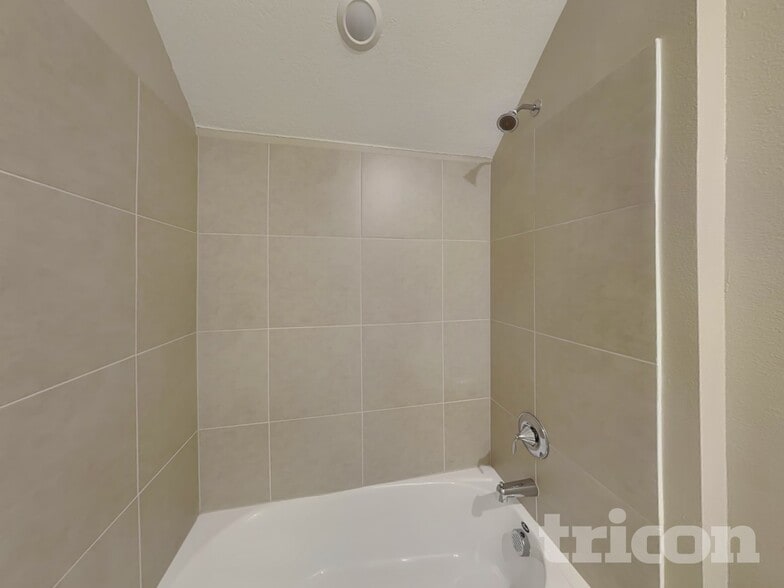 Building Photo - 728 Squire Ave