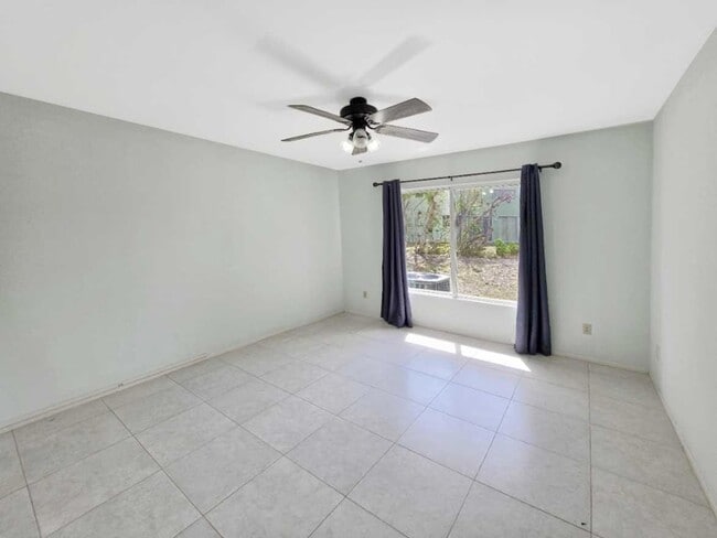 Building Photo - 1480 SE Rivergreen Cir