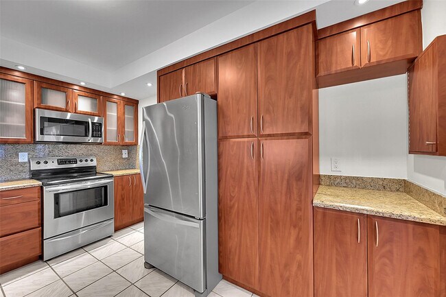 Building Photo - 3800 Galt Ocean Dr