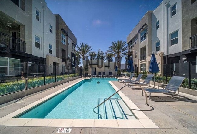 Building Photo - Modern Tri-Level 2Bd 2.5Ba Townhouse in Irvine!