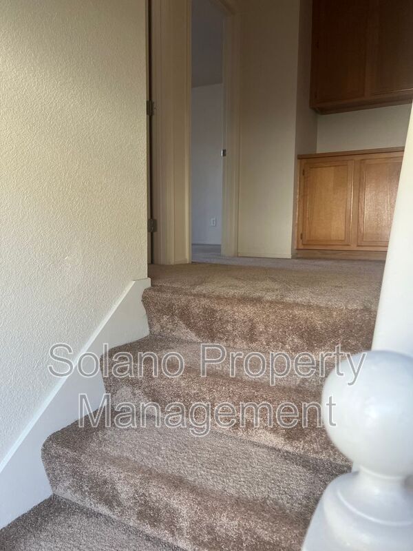 Building Photo - 556 Regency Cir