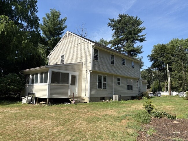 Building Photo - 1240 Bronson Rd