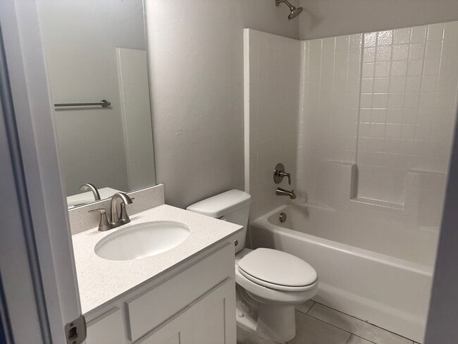 Building Photo - FIRST MONTH FREE - Popular Location! THIS ...