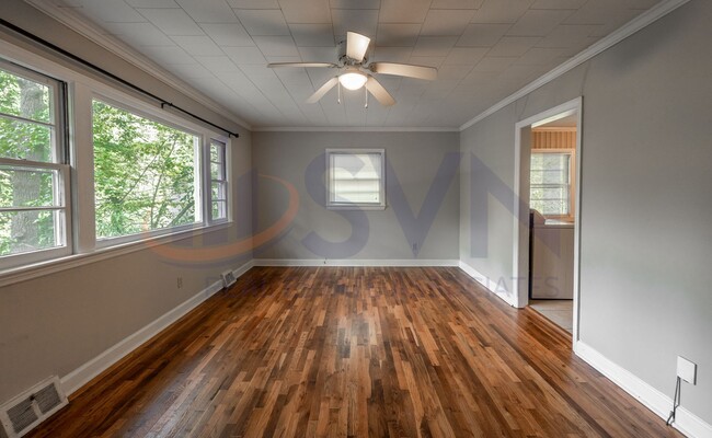 Building Photo - LOVELY HOME WITH HARDWOOD FLOORS!