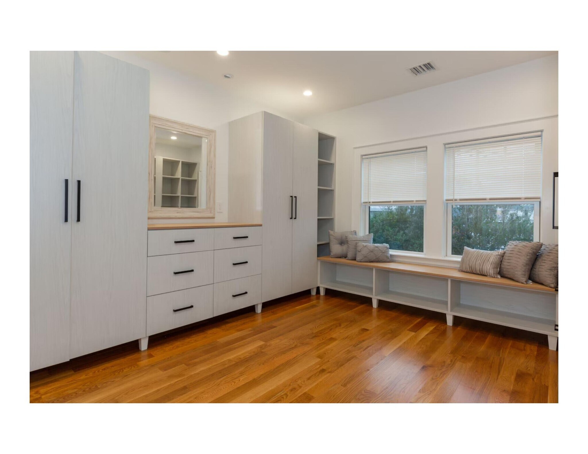 Building Photo - 153 Bayside Rd