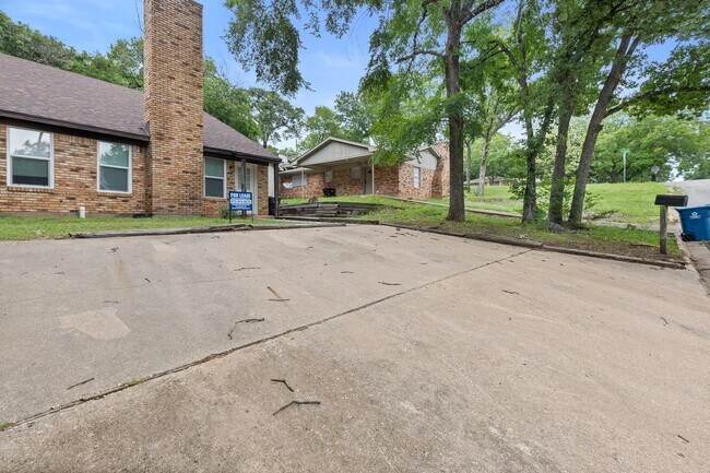 Building Photo - 1205 W Texas St