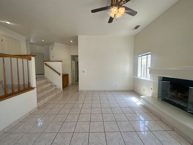 Building Photo - 325 Melbourne Dr