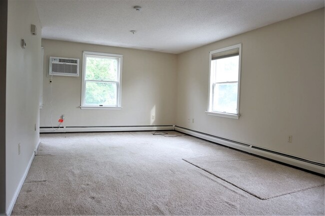 Building Photo - 62 Elm St