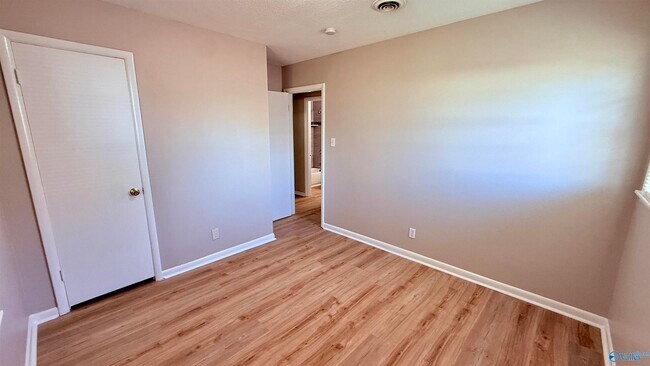 Building Photo - 105 Superior Ave SE