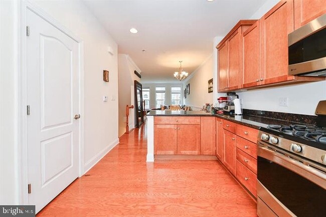 Building Photo - 402 N Thomas St