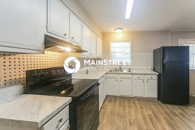 Building Photo - 3 Bedroom Pet-Friendly Home in Memphis, TN with Main Street Renewal