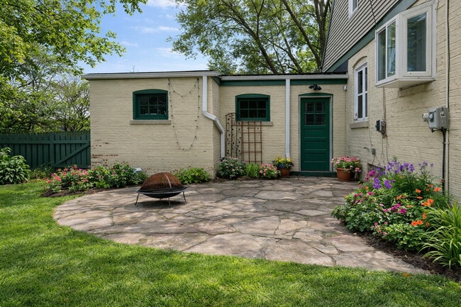 Building Photo - 2727 Elgin Rd