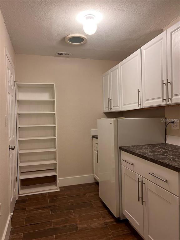 Building Photo - 14715 Bayonne Rd