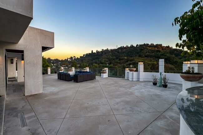 Building Photo - 11470 Dona Evita Dr