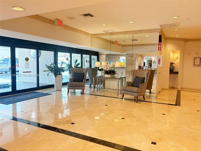 Building Photo - 2625 Collins Ave