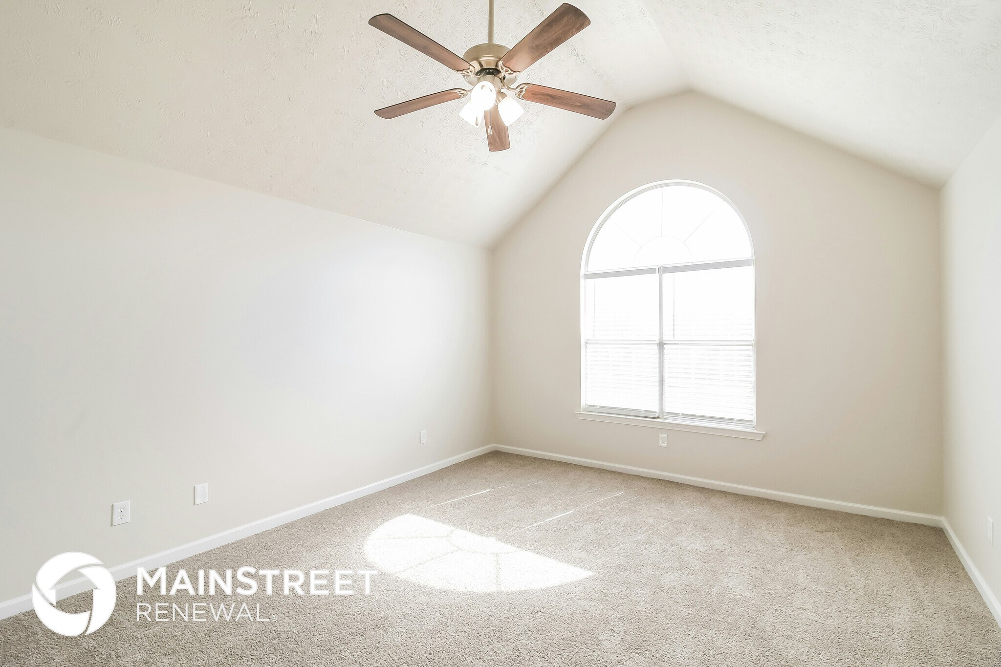 Building Photo - 605 Gardinia Dr