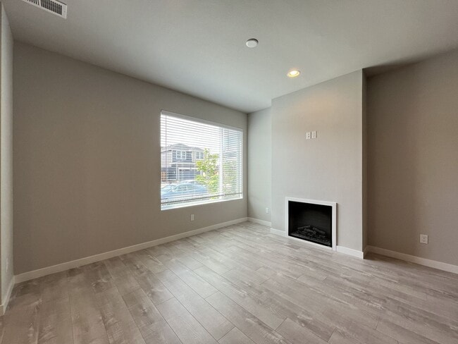 Building Photo - Beautiful Newer Construction 4 Bedroom Forest Grove Home with Open Layout, Quartz Kitchen & Moder...