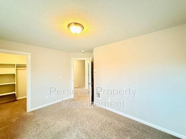 Building Photo - 12600 NE 49th St