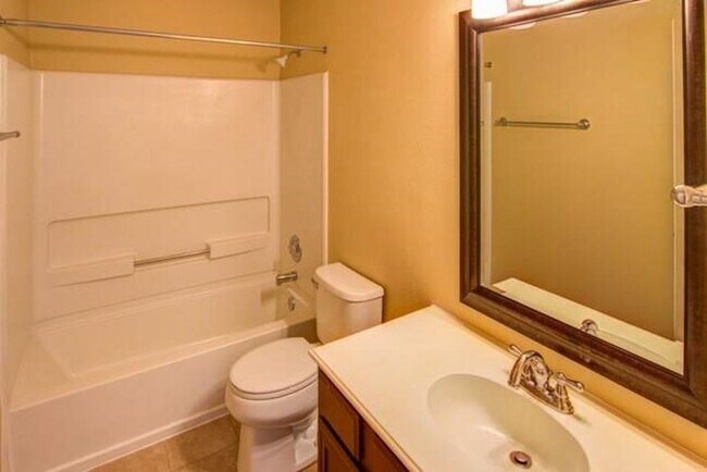 Building Photo - 6908 Chateau Dr