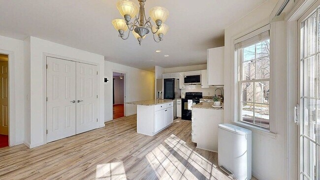 Building Photo - 12 Coldbrook Rd