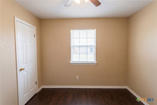Building Photo - 223 Blanket Dr