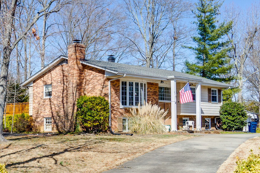 Detached home - 9215 Cherrytree Dr